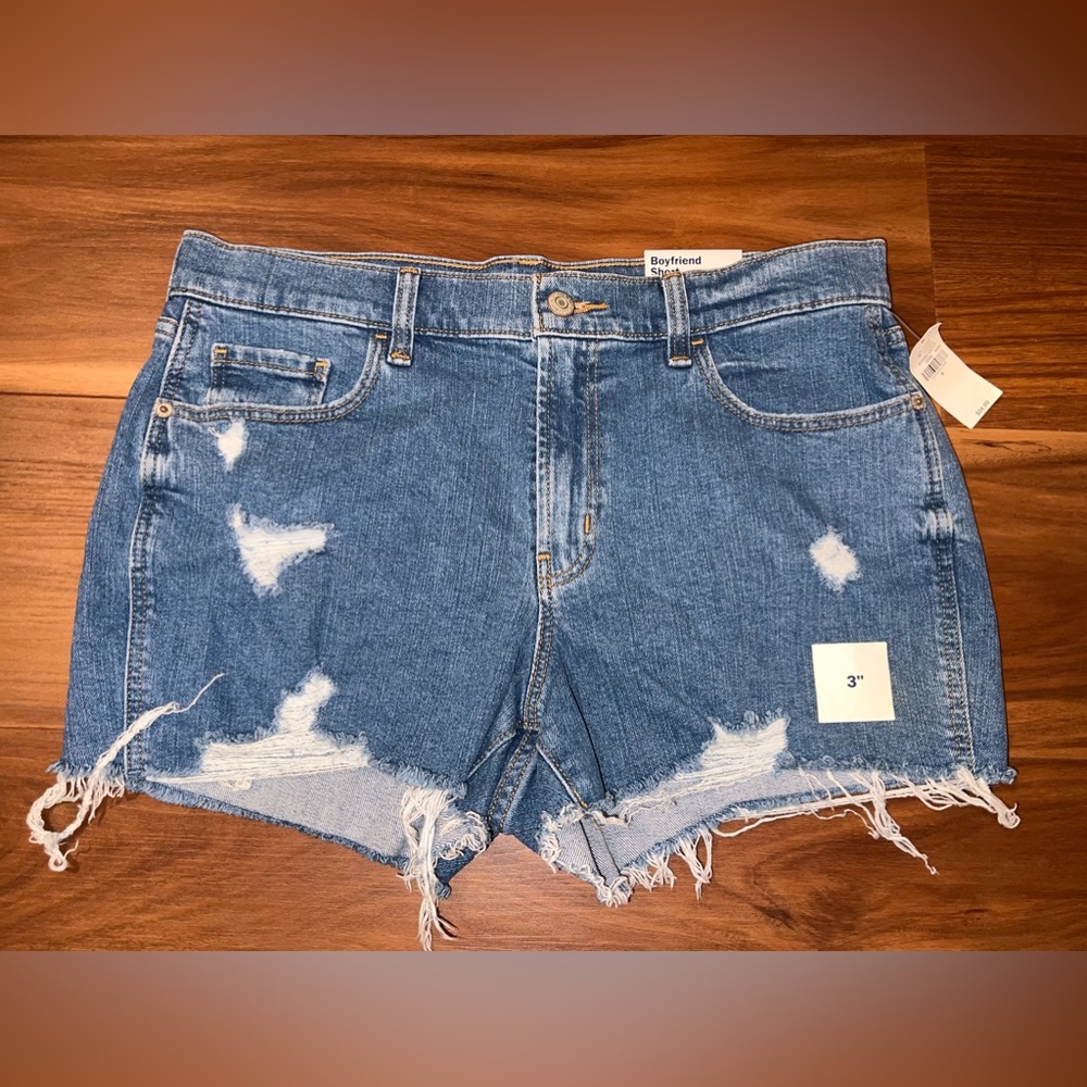 Old Navy Women’s Boyfriend Shorts Light Wash Distressed size 8